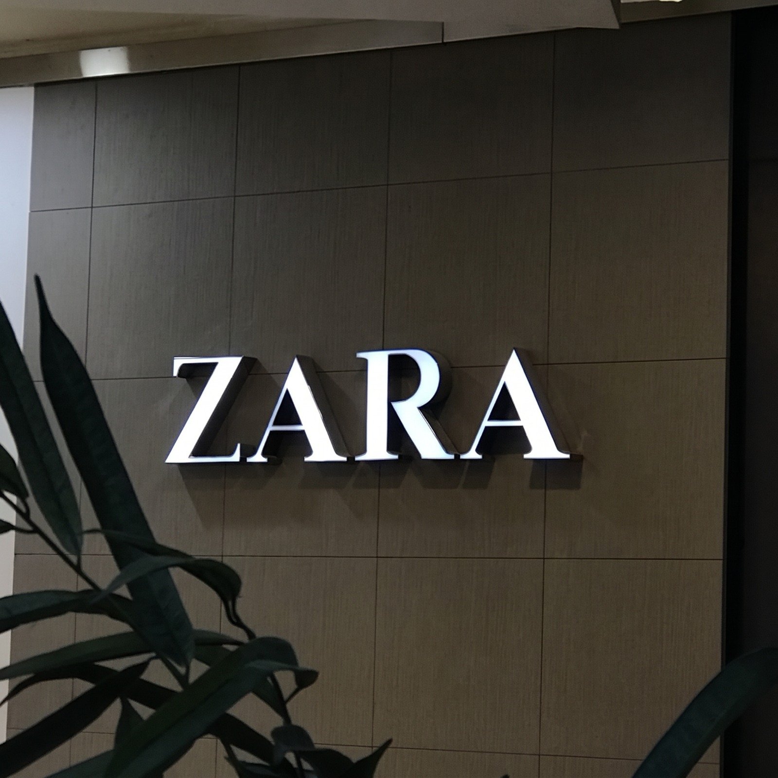 Custom illuminated business sign