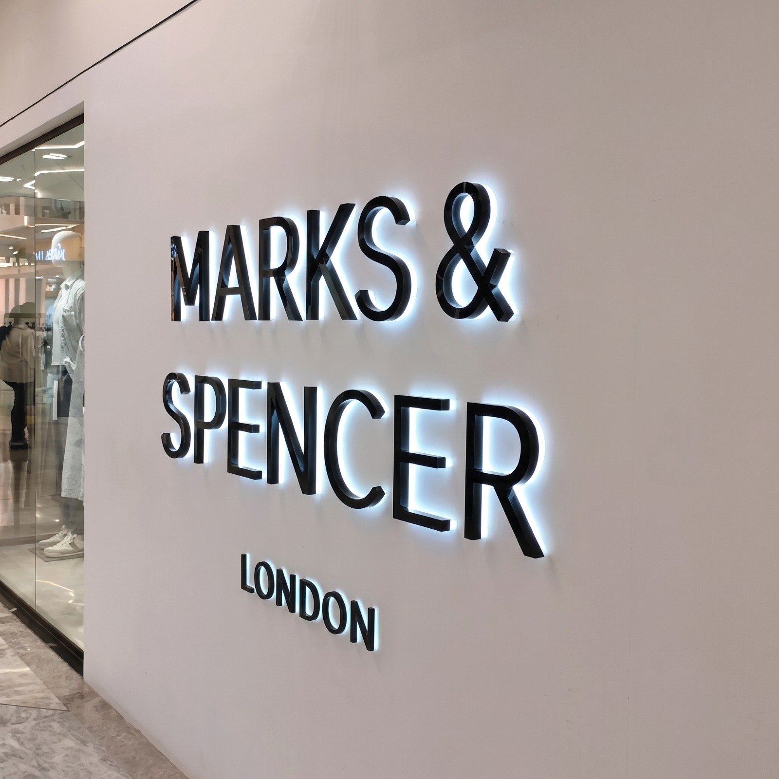 Custom illuminated business sign